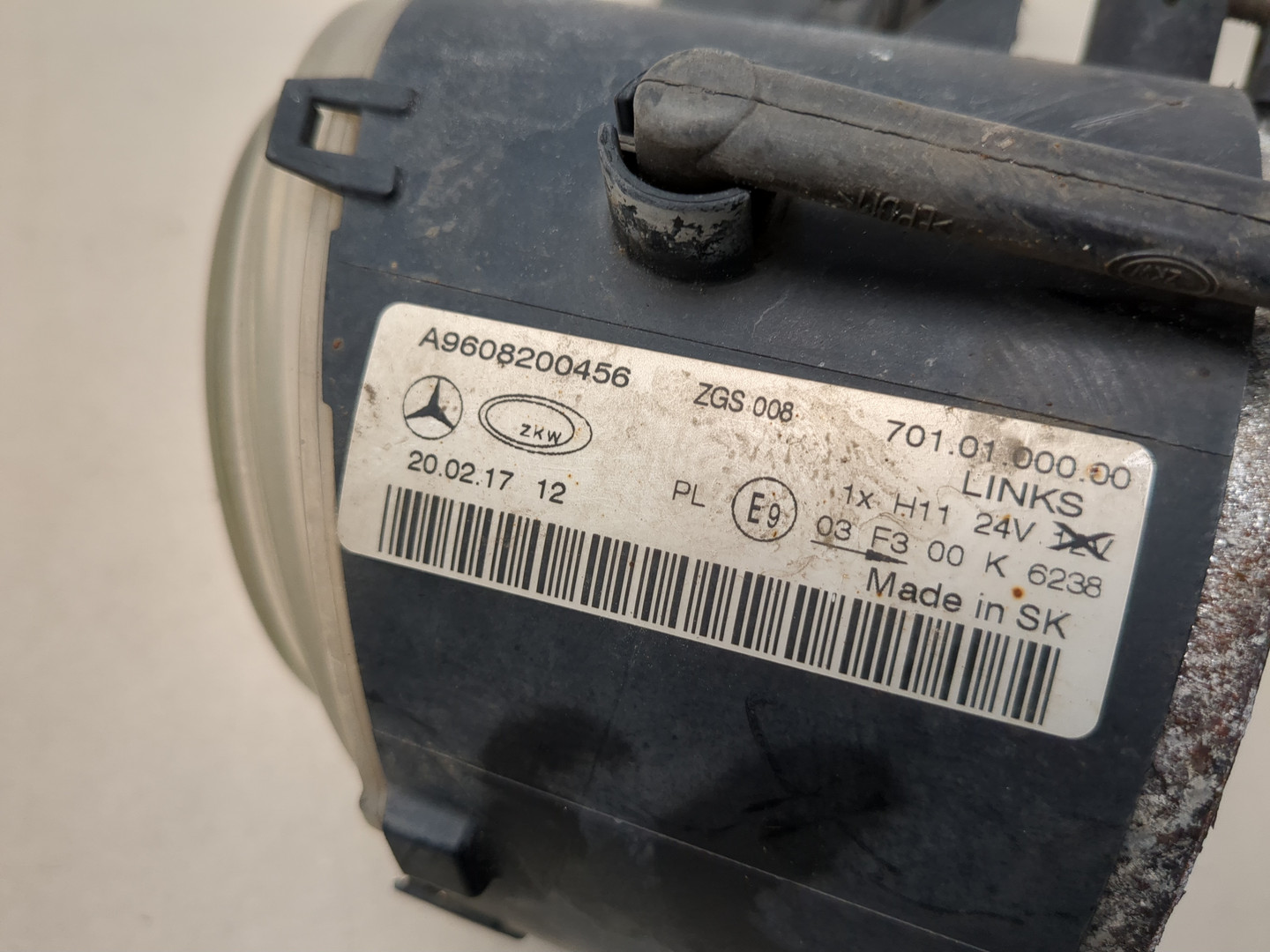 Фара противотуманная левая