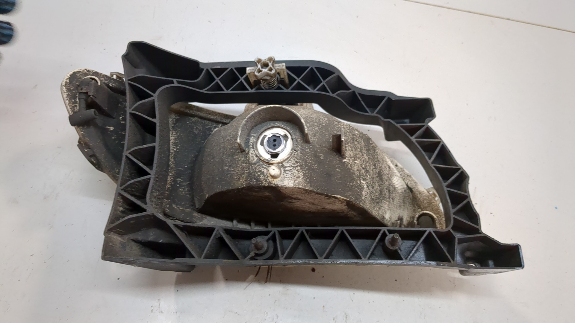 Фара противотуманная левая