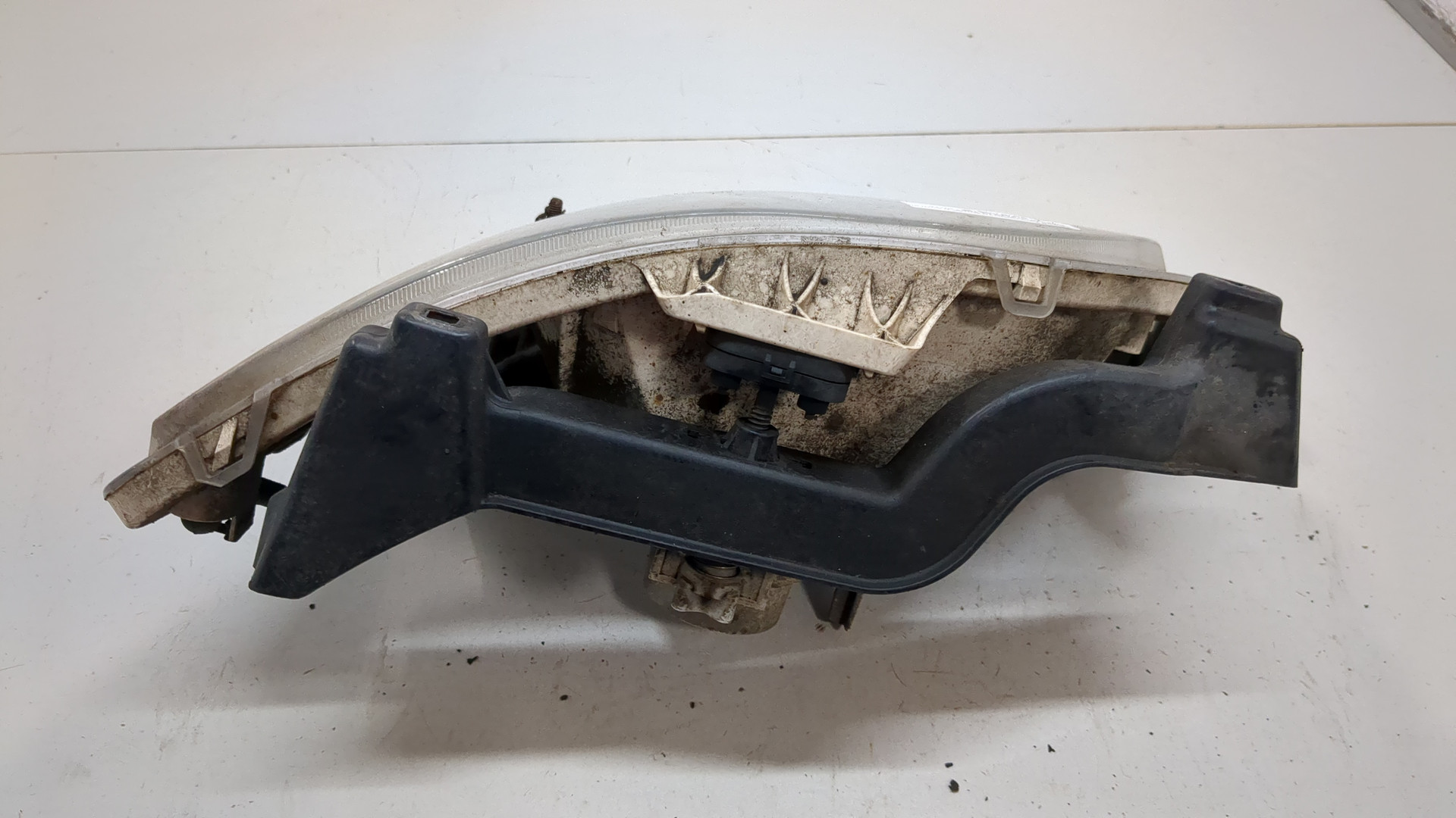 Фара противотуманная левая