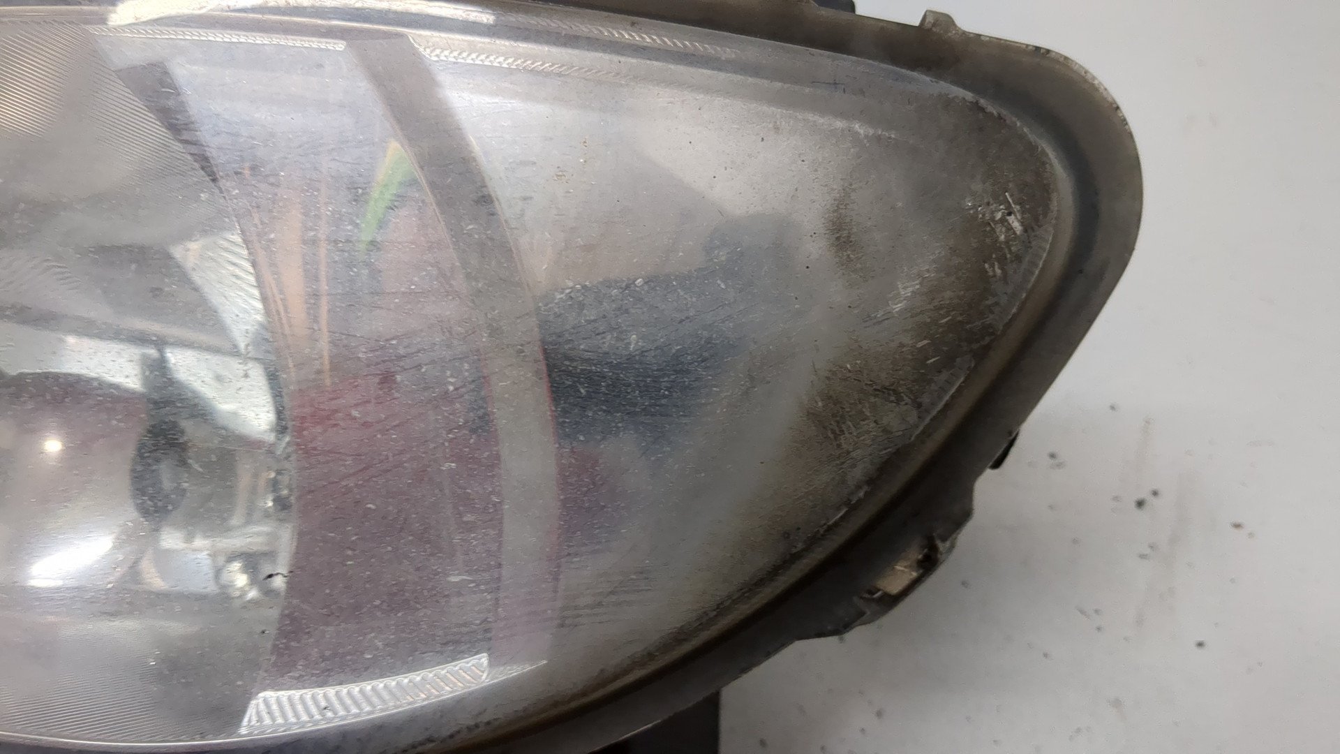 Фара противотуманная левая