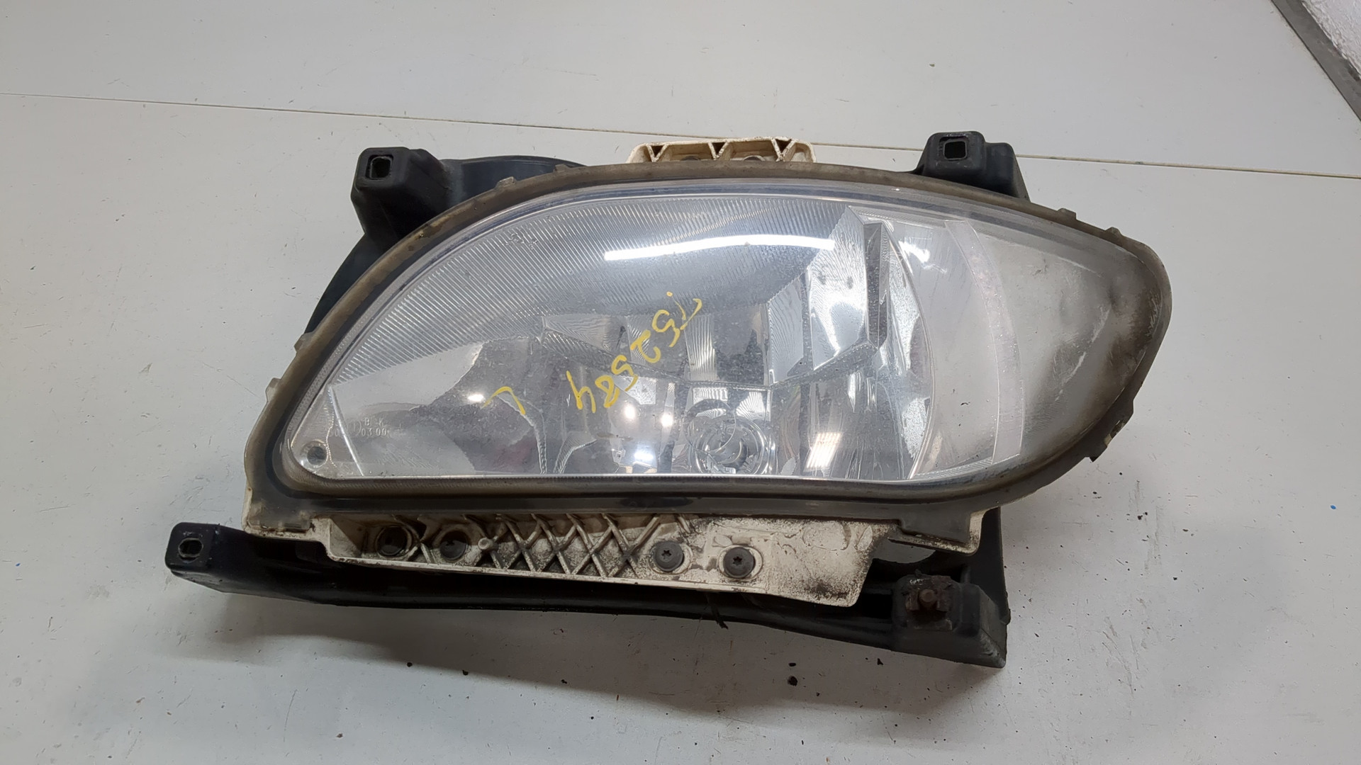 Фара противотуманная левая