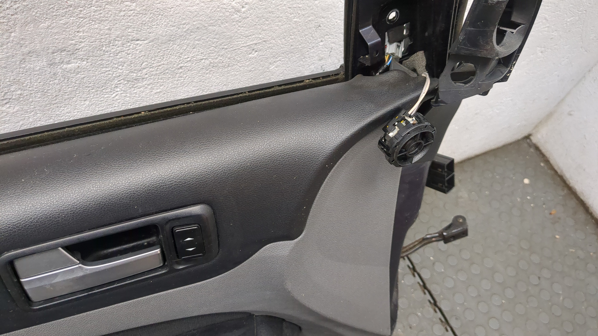 Дверь передняя левая