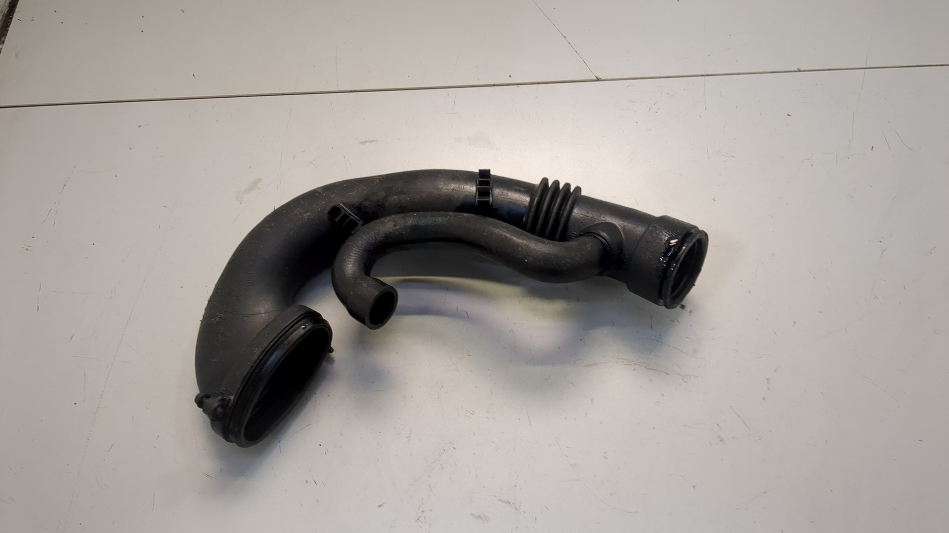 Патрубок воздушного фильтра