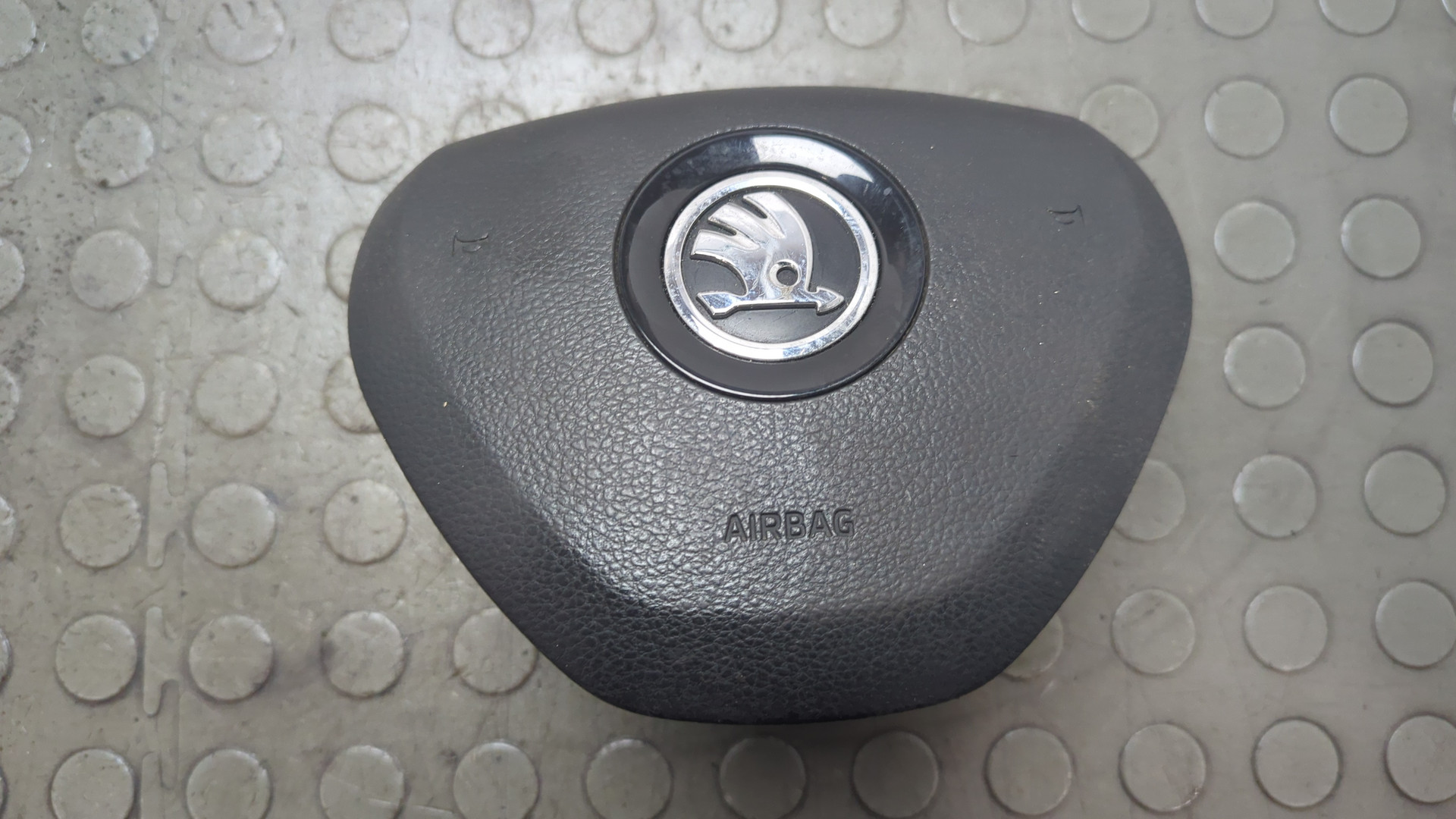 Подушка безопасности в рулевое колесо