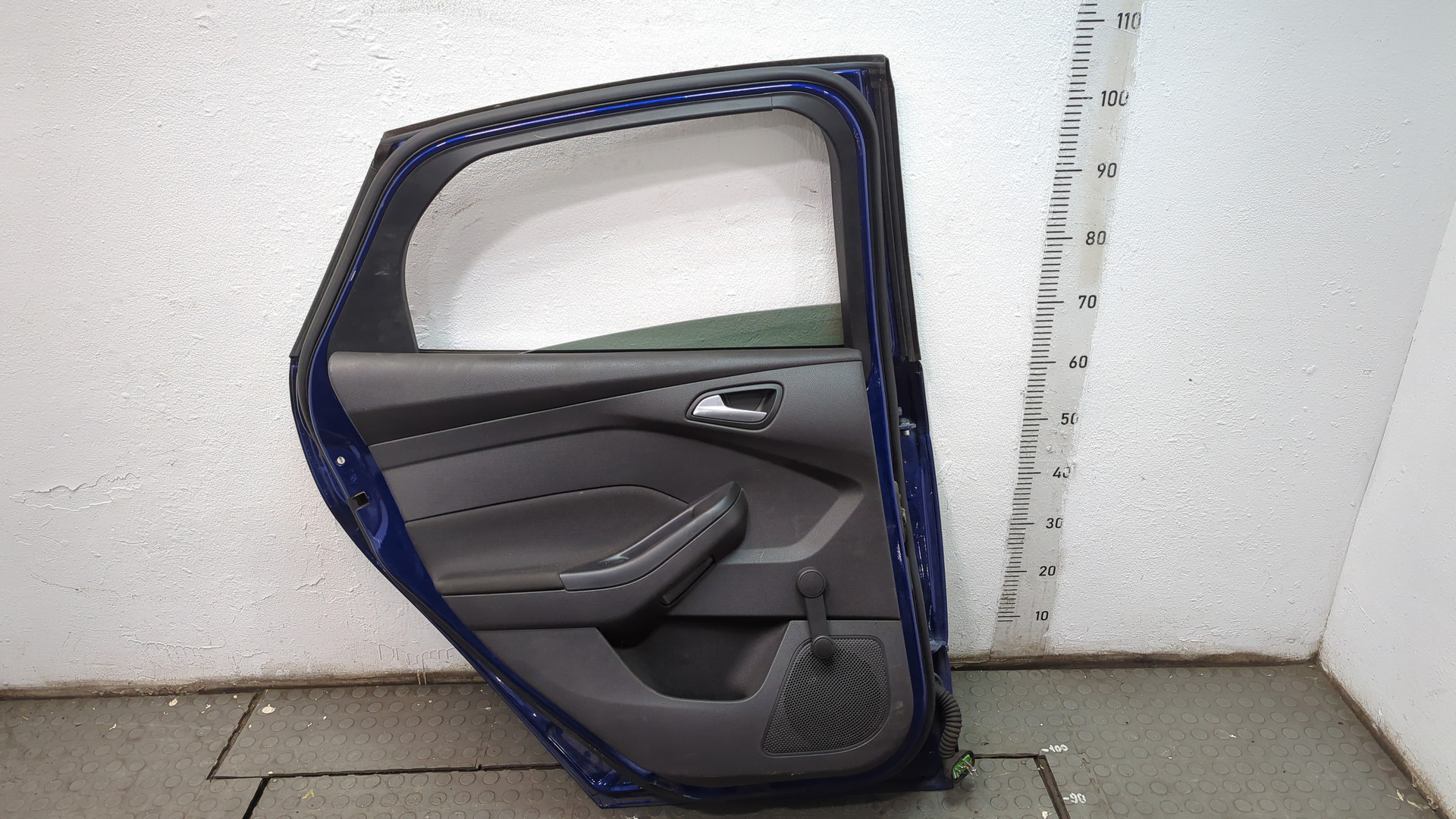 Дверь задняя левая