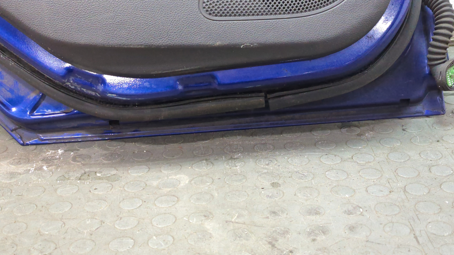 Дверь задняя левая