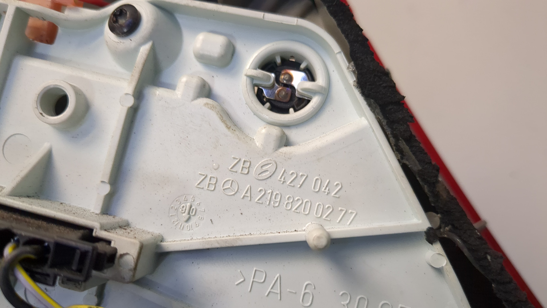 Фонарь задний правый