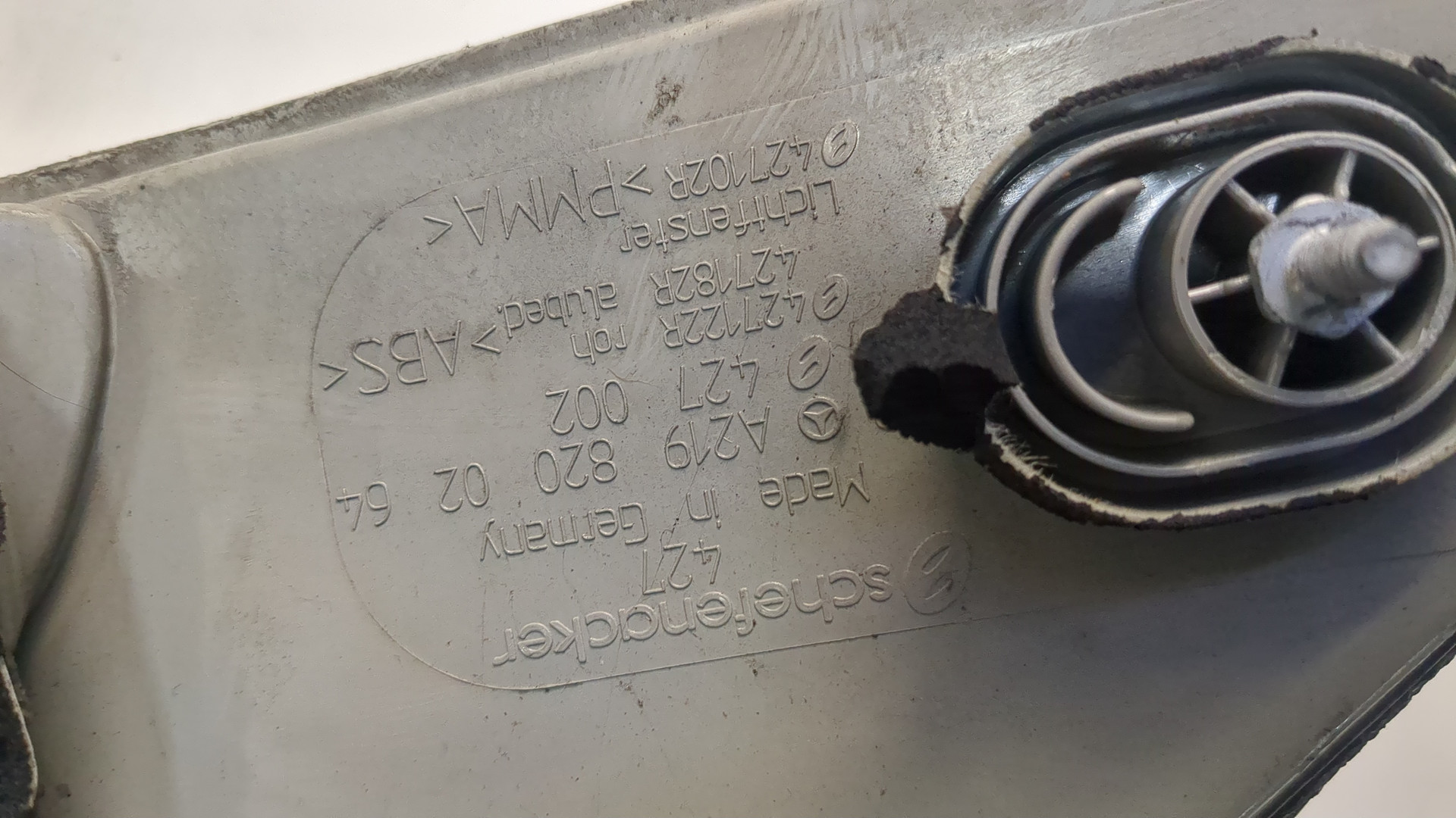 Фонарь задний правый