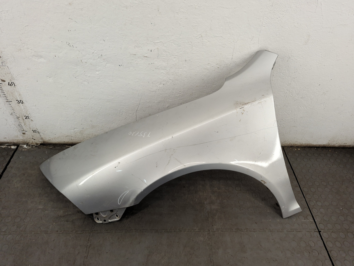 Крыло переднее левое