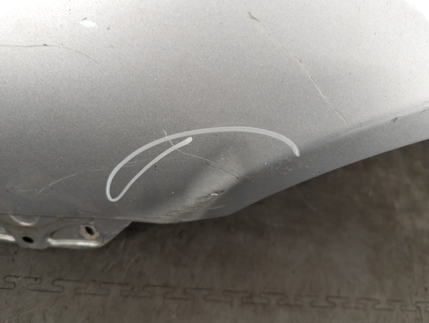 Крыло переднее левое