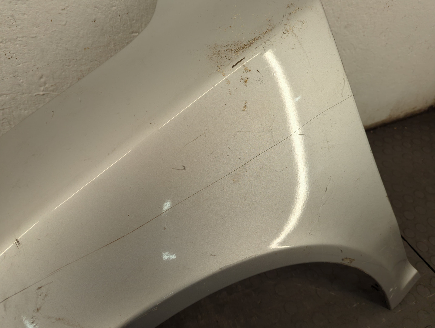 Крыло переднее левое