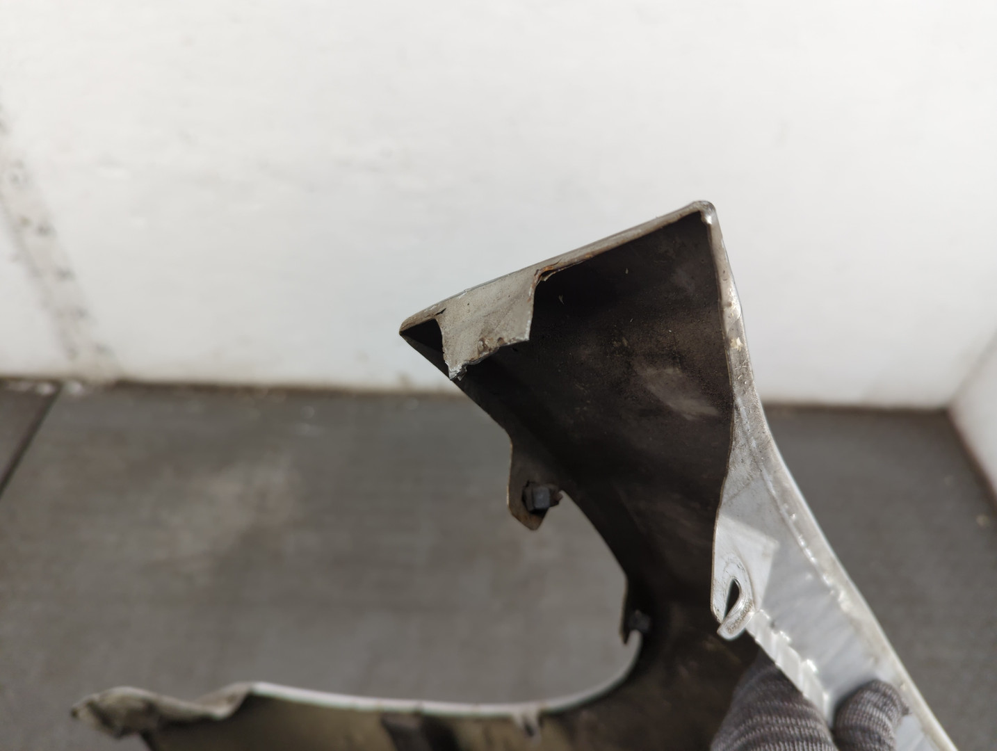 Крыло переднее левое