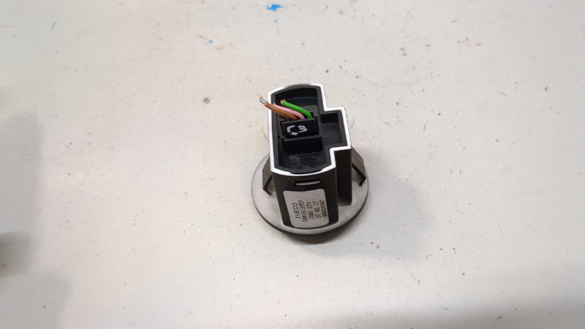 Кнопка корректора фар