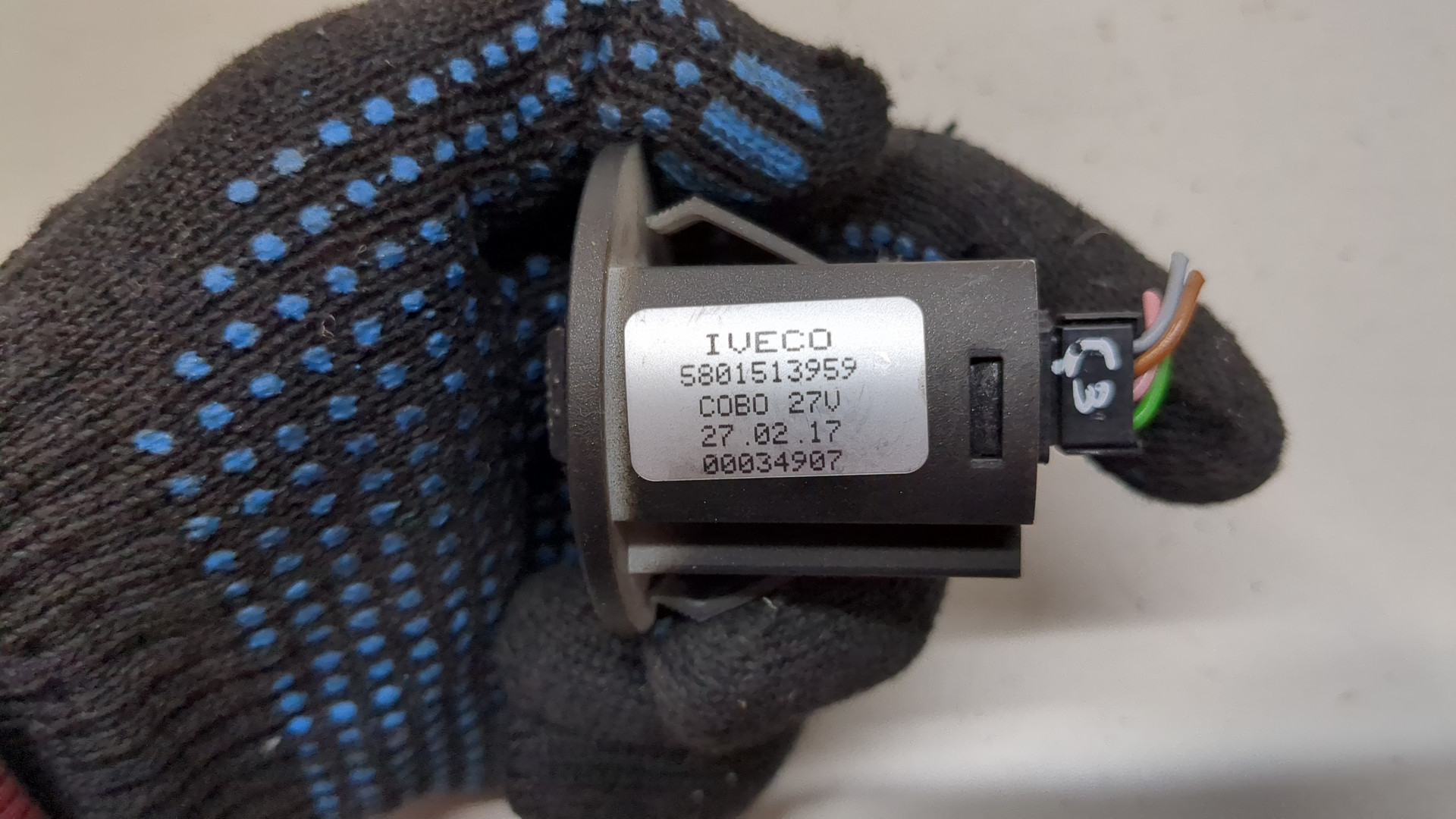 Кнопка корректора фар