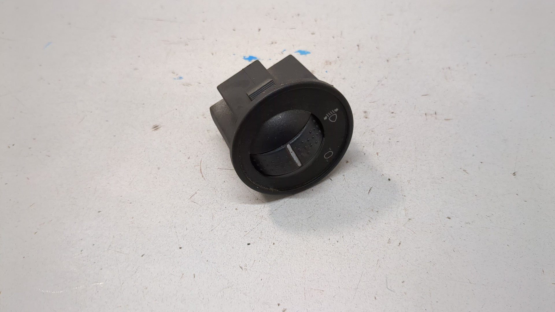 Кнопка корректора фар