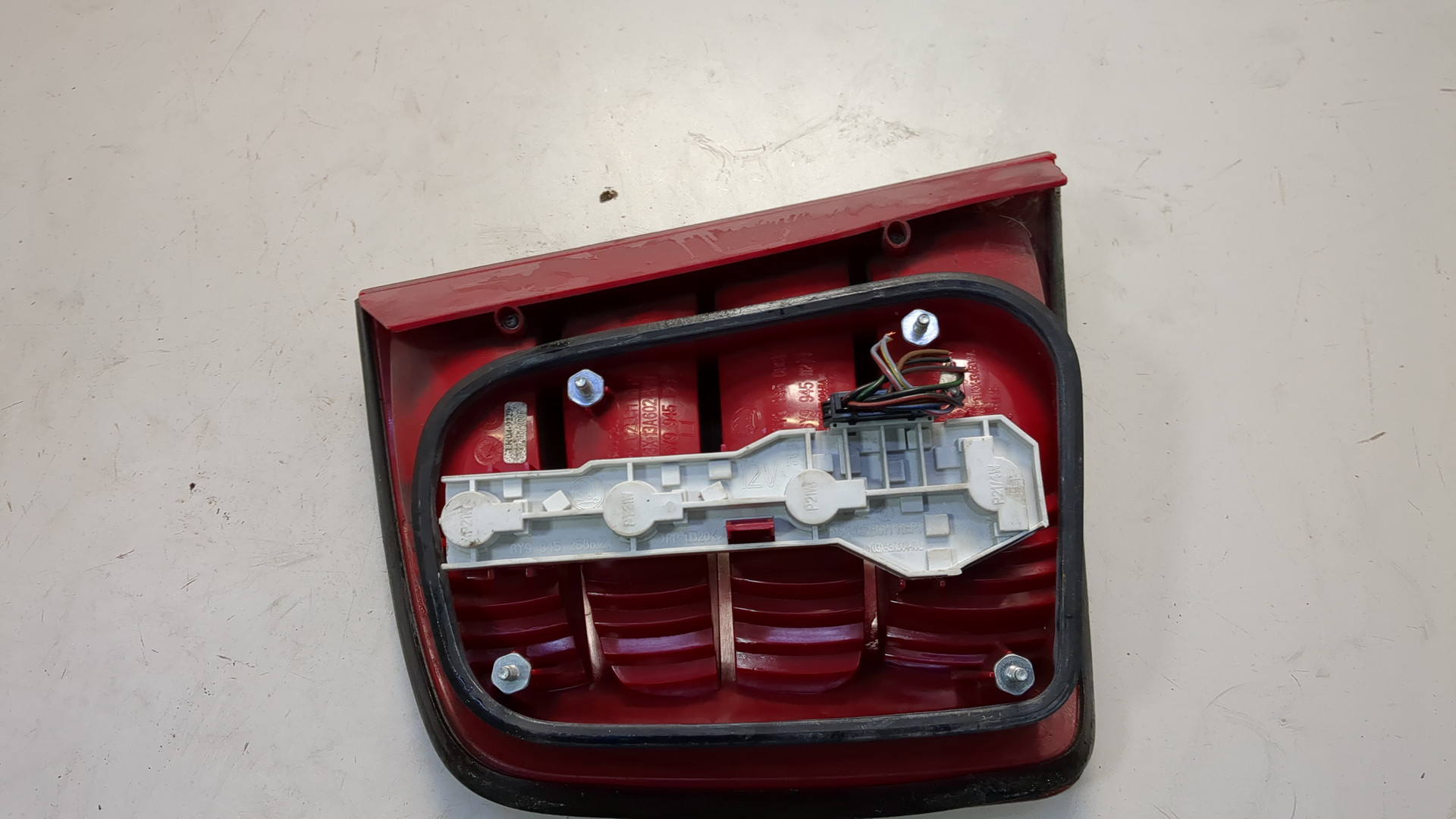 Фонарь задний правый