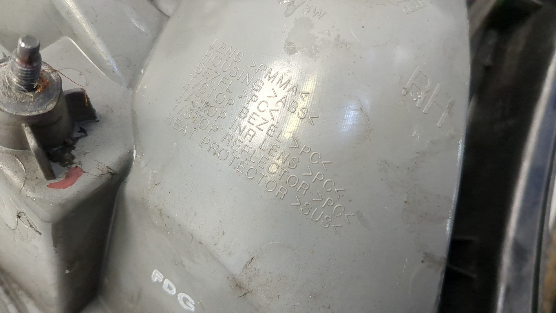 Фонарь задний правый