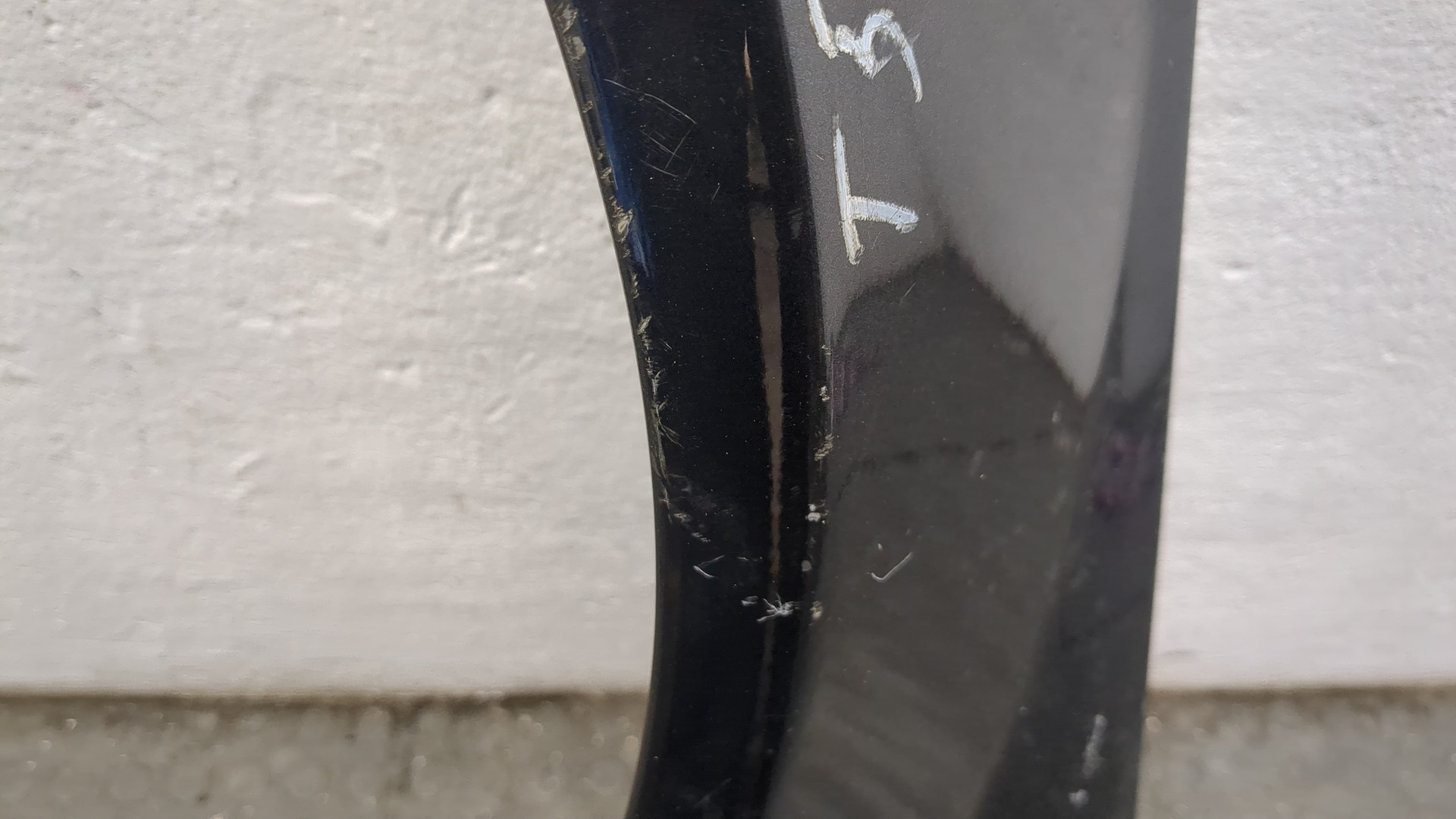 Крыло переднее левое