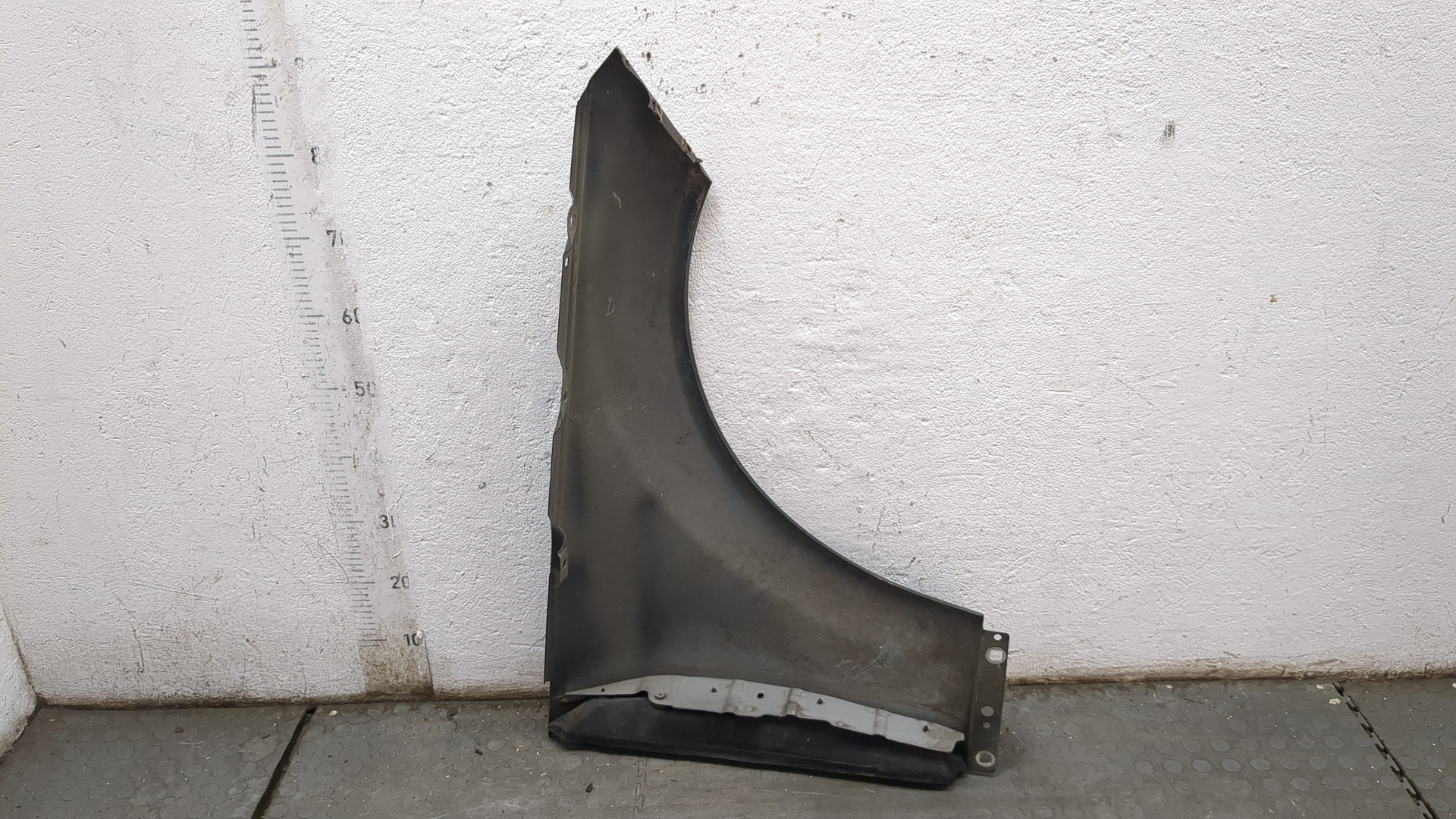 Крыло переднее левое