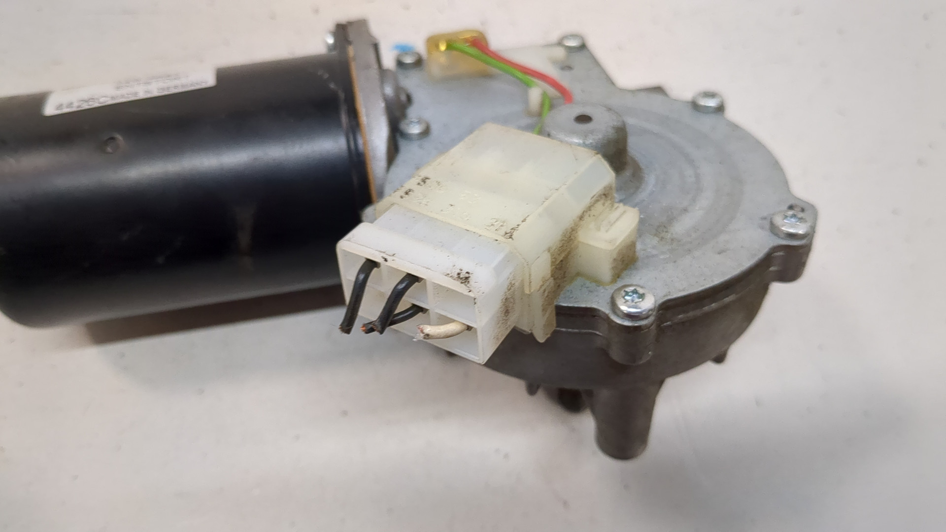 Моторчик стеклоочистителя передний