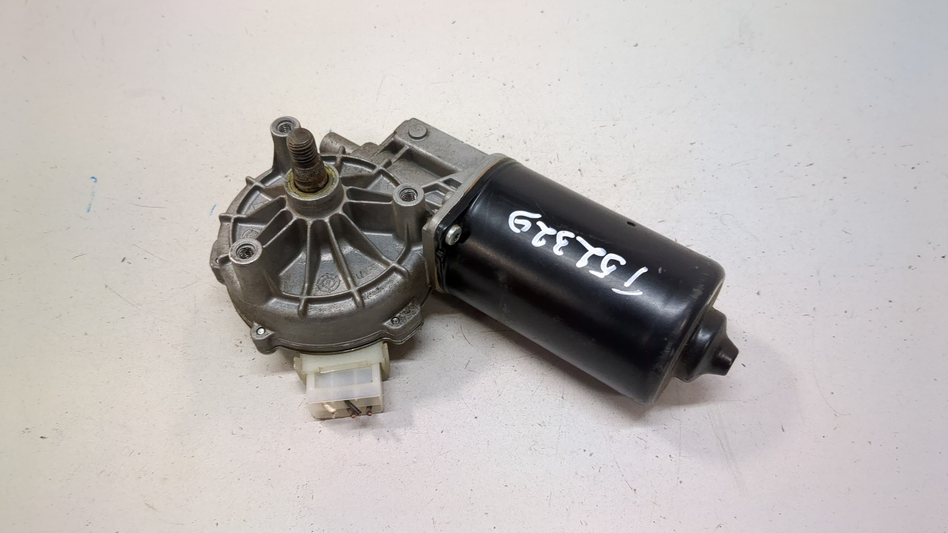 Моторчик стеклоочистителя передний