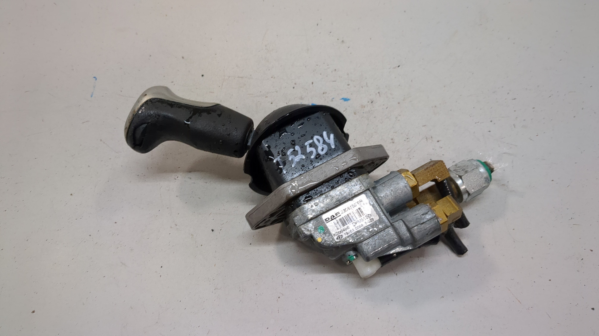 Рычаг стояночного тормоза