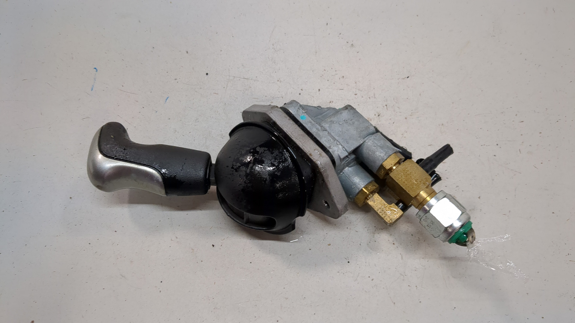 Рычаг стояночного тормоза