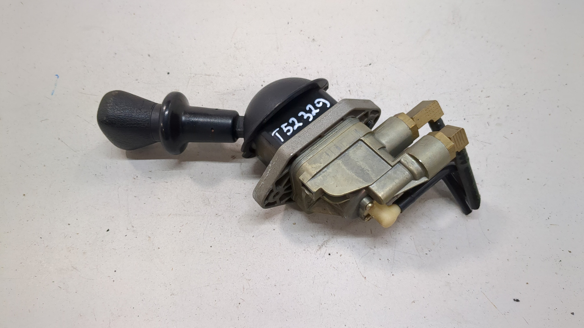 Рычаг стояночного тормоза