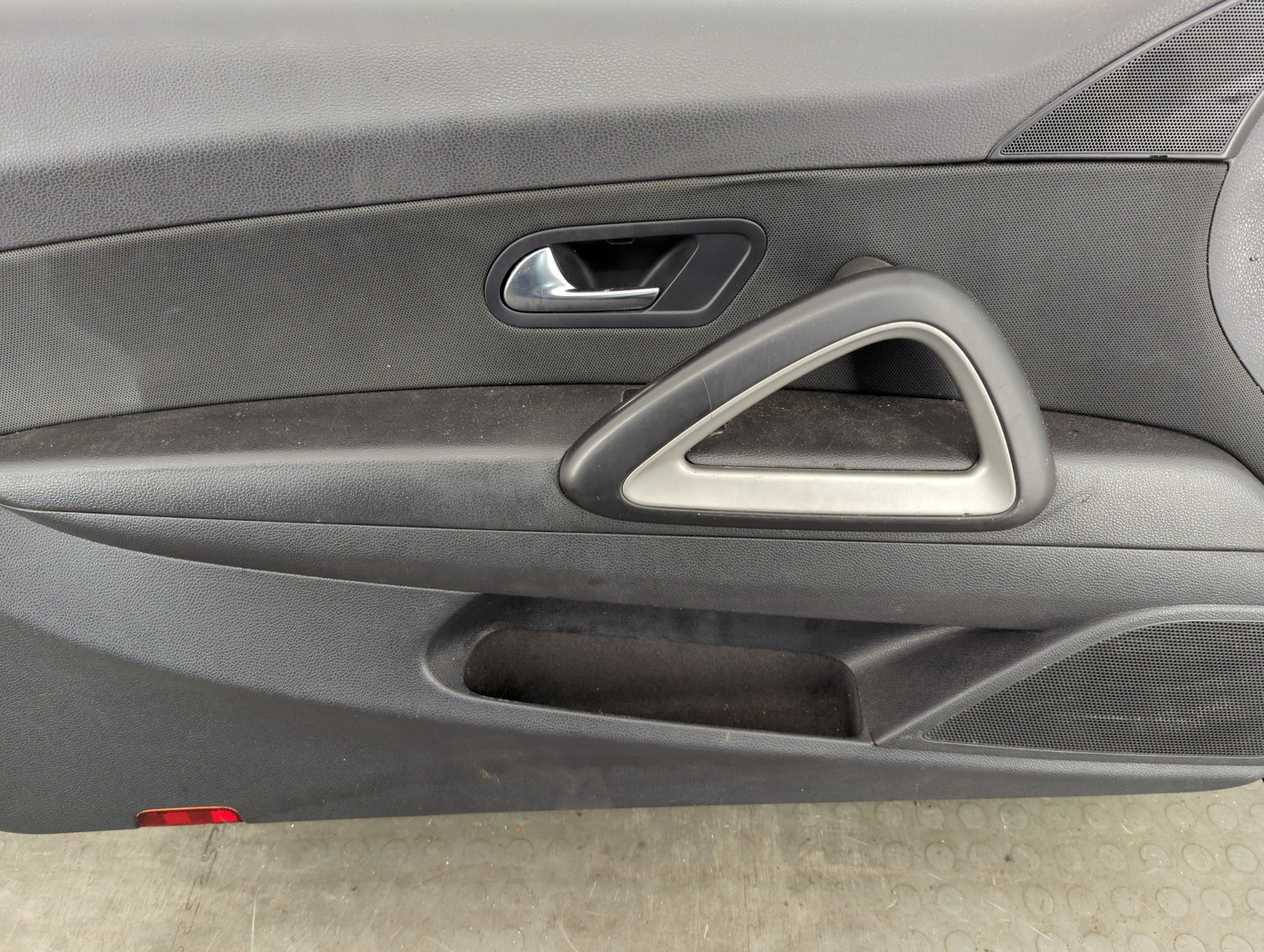 Дверь передняя левая