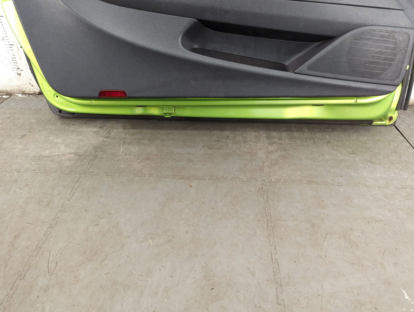 Дверь передняя левая