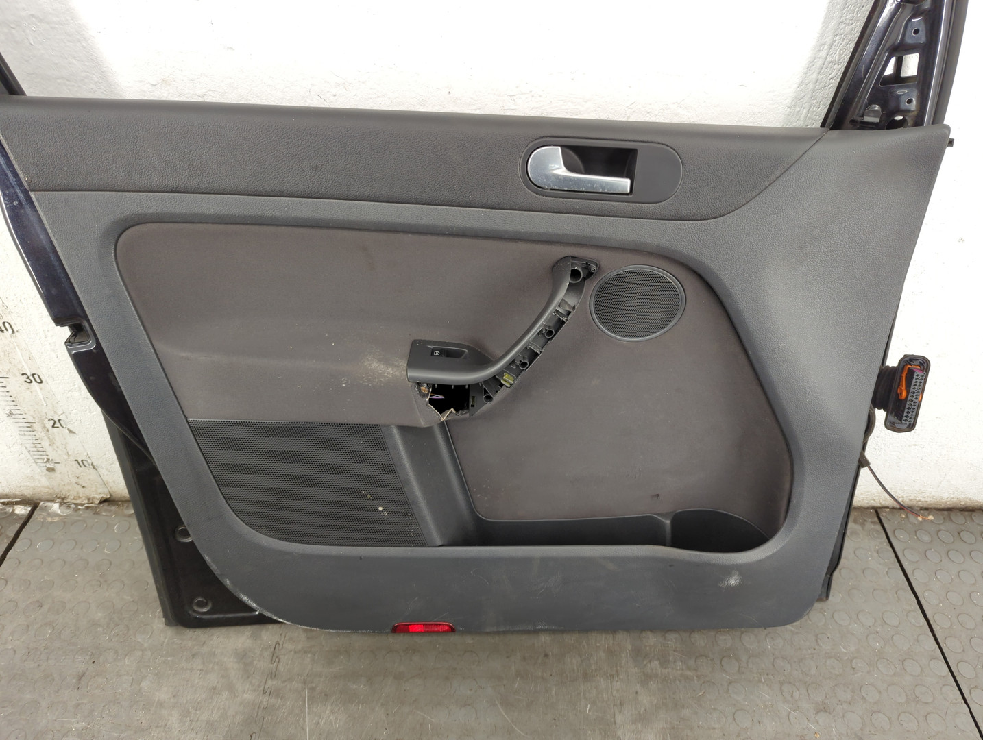 Дверь передняя левая