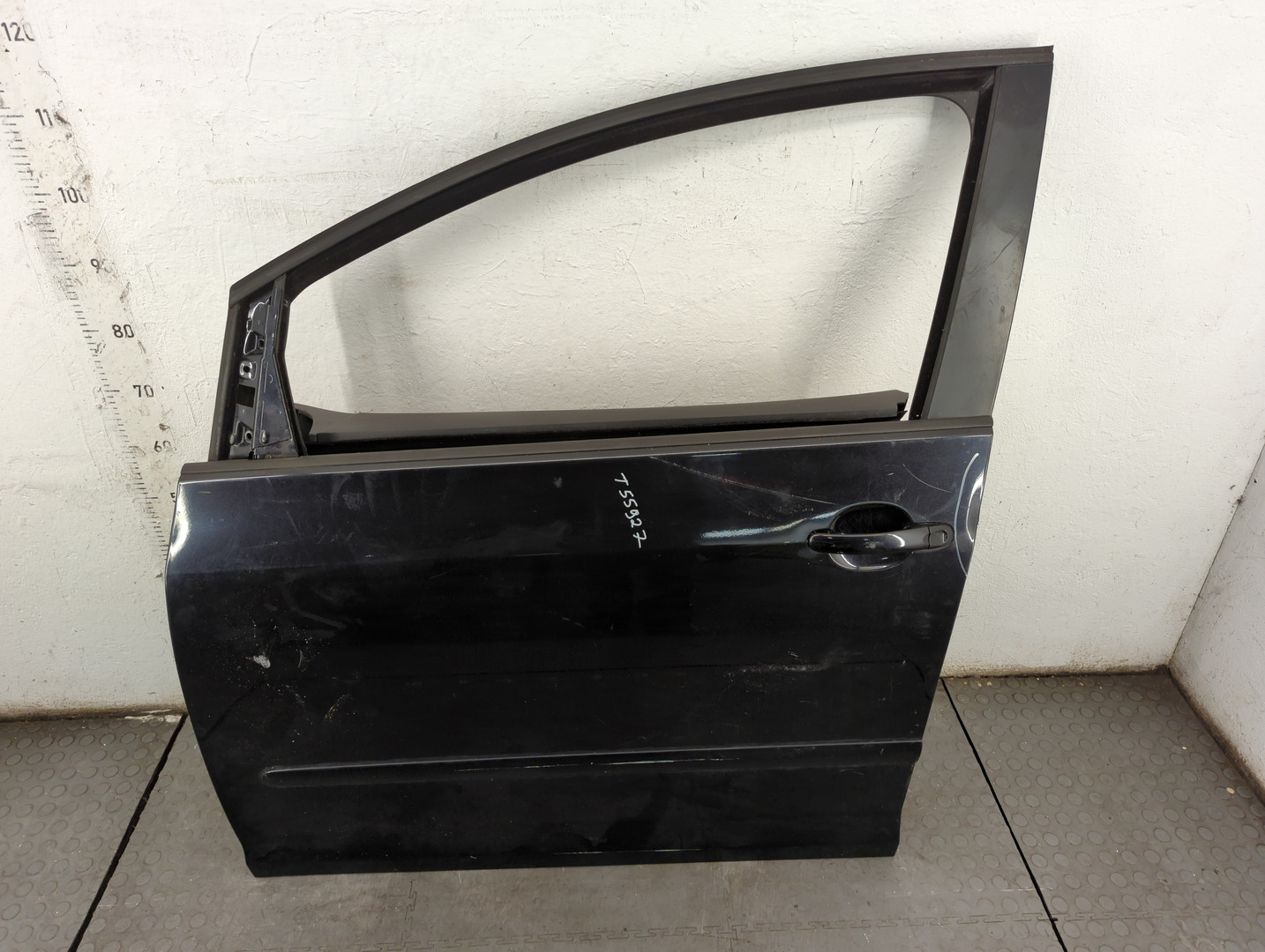 Дверь передняя левая