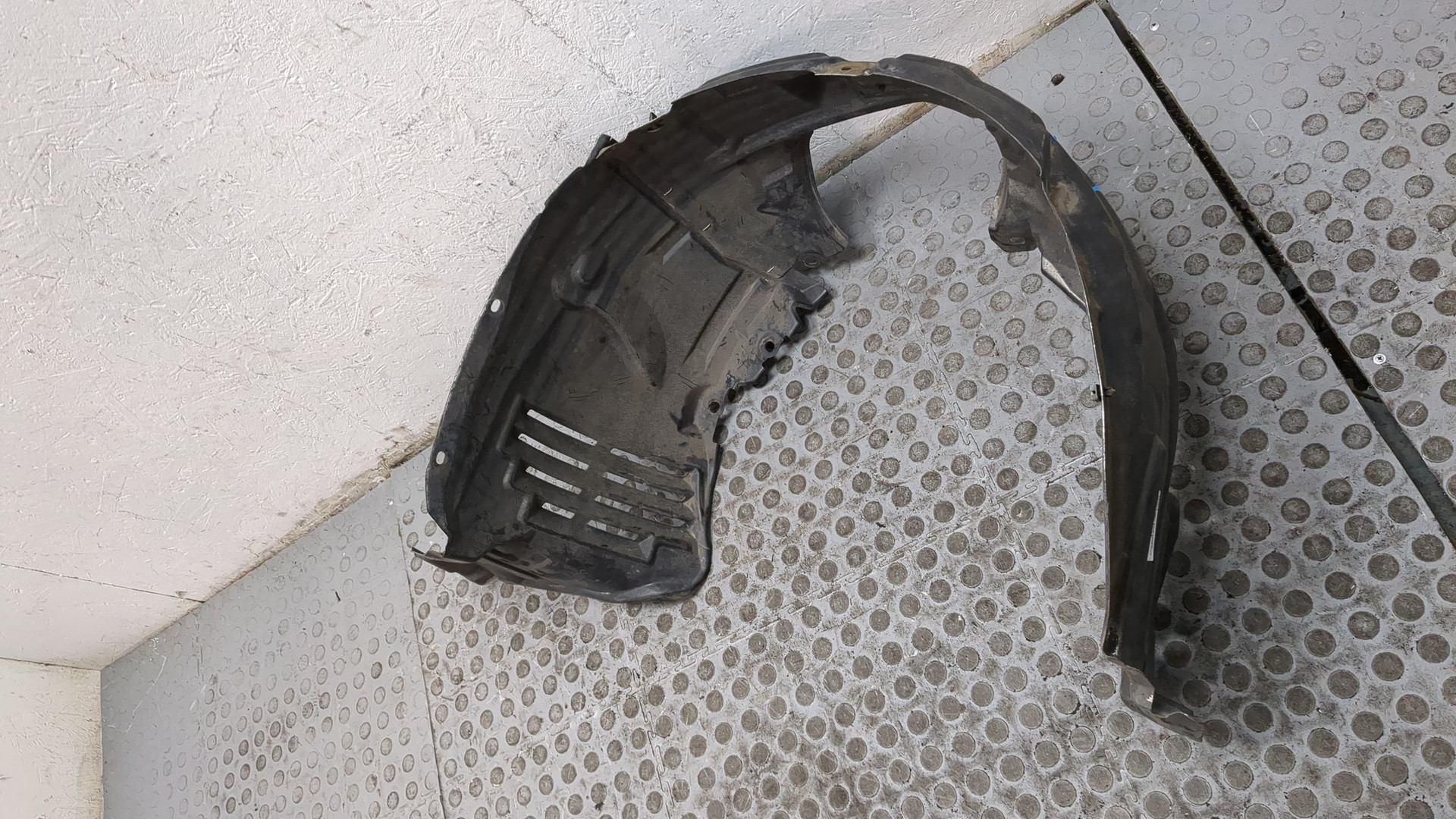 Локер передний левый