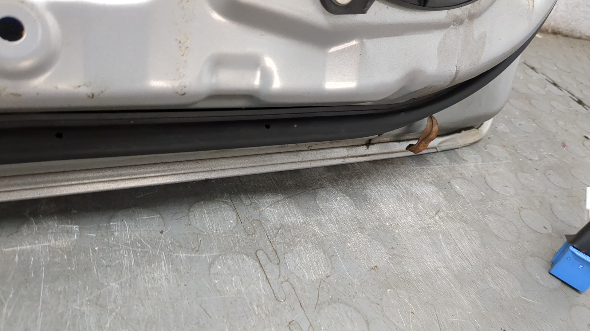 Дверь передняя левая