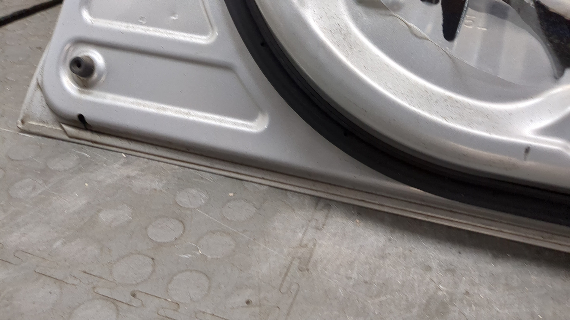 Дверь передняя левая