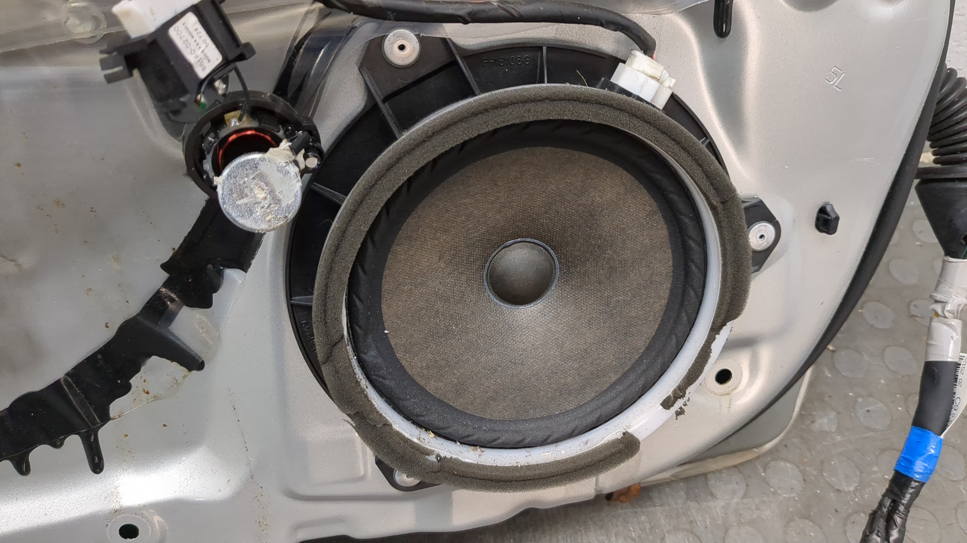 Дверь передняя левая