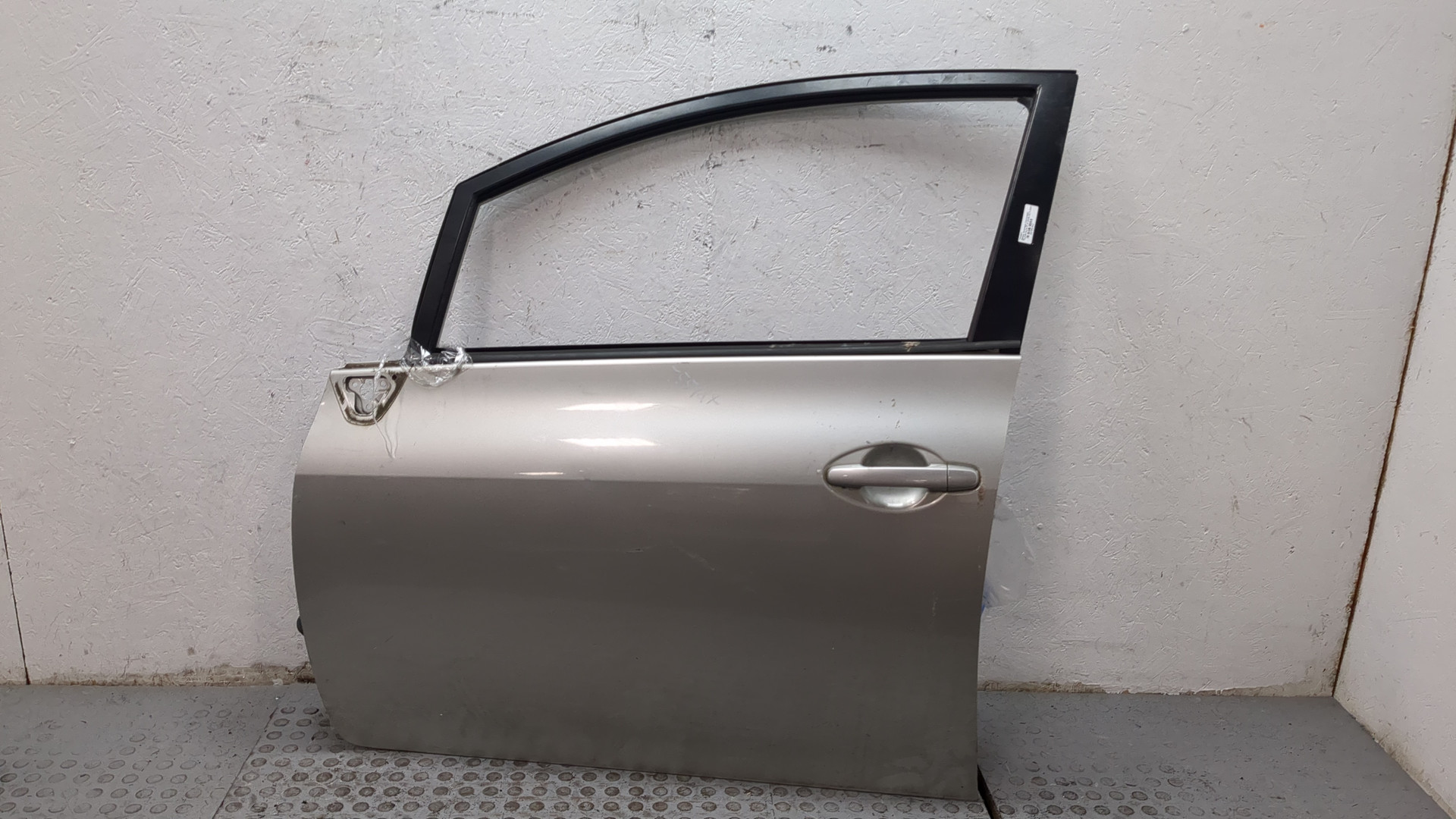 Дверь передняя левая