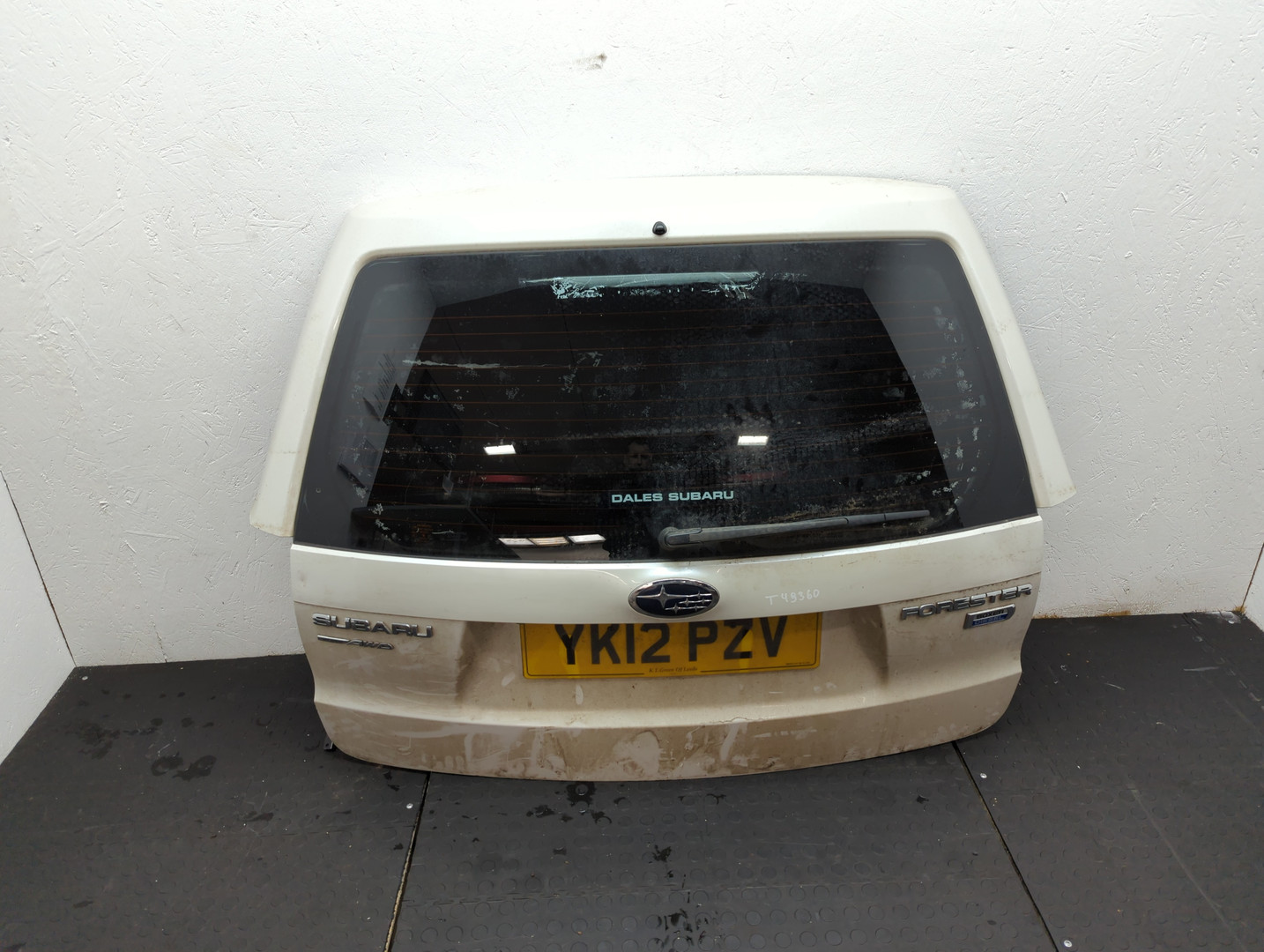 Дверь багажника