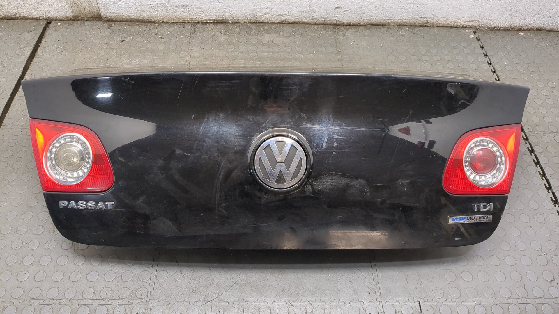 Дверь багажника