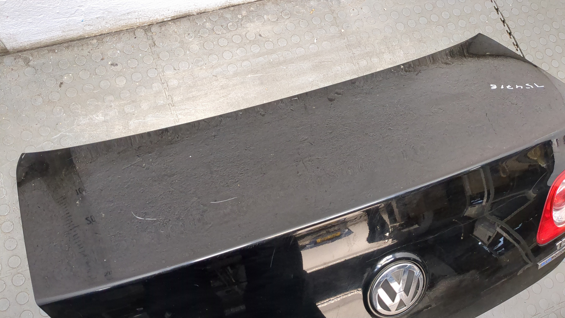 Дверь багажника