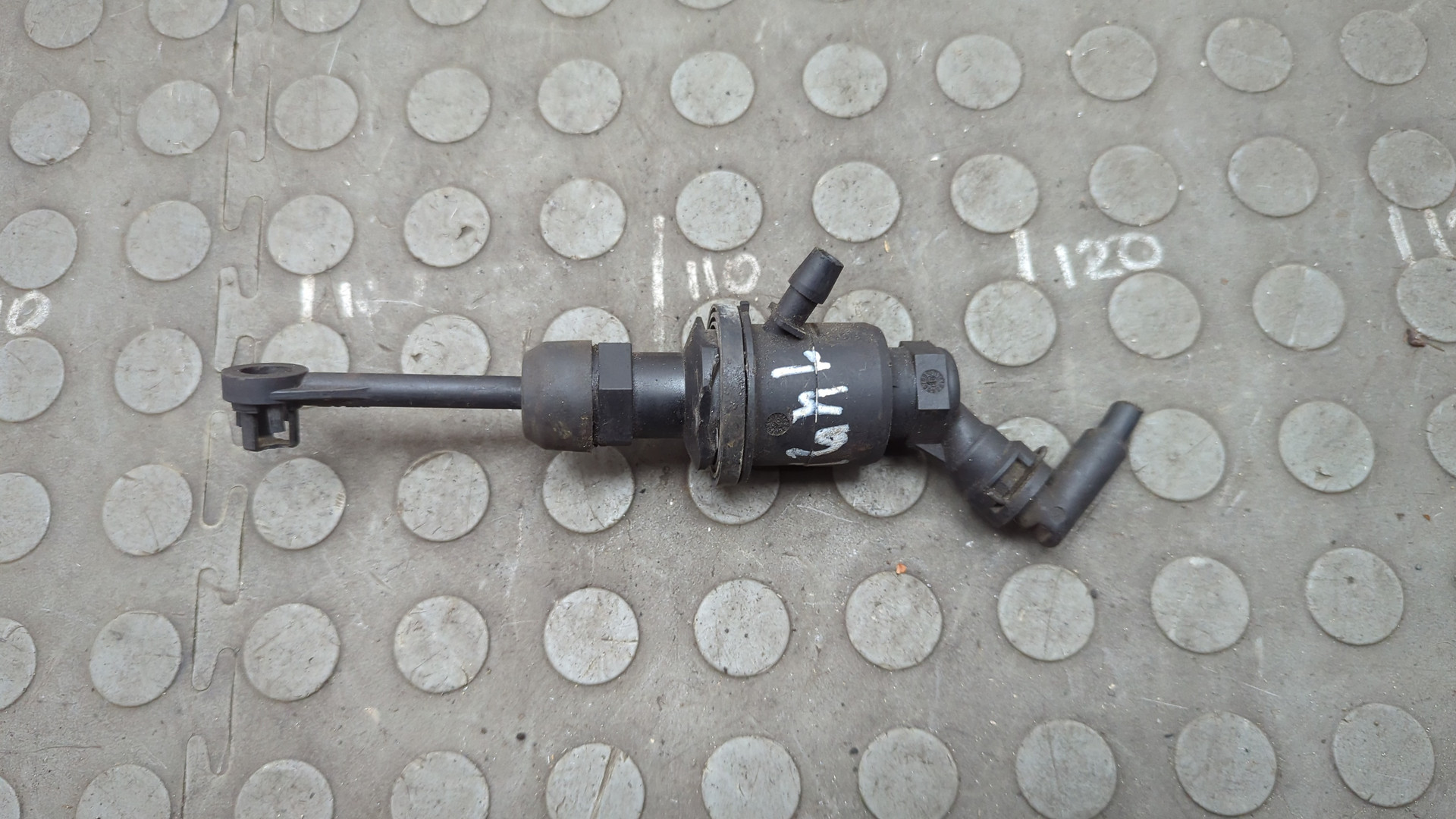 Цилиндр сцепления главный