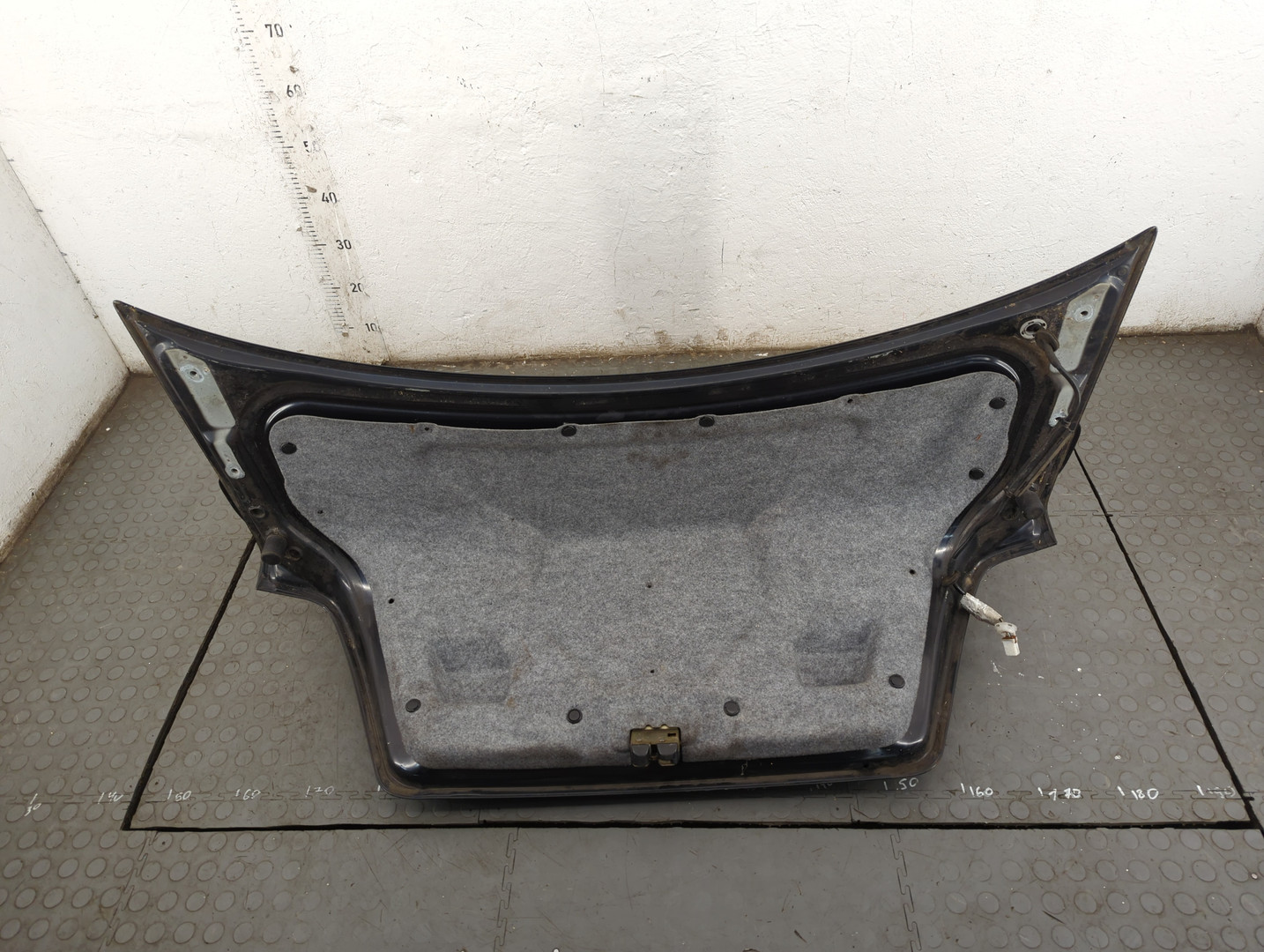 Дверь багажника