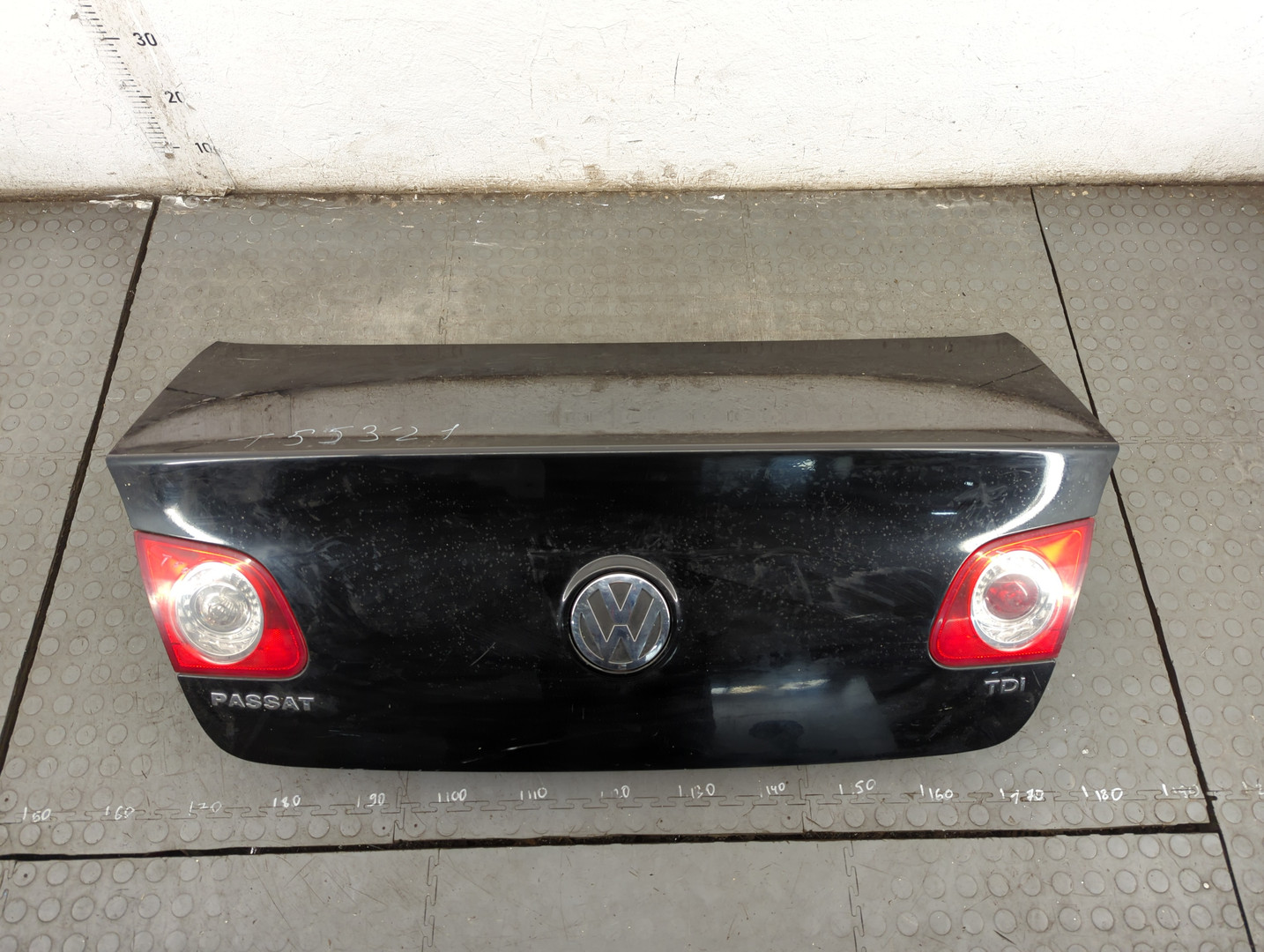 Дверь багажника