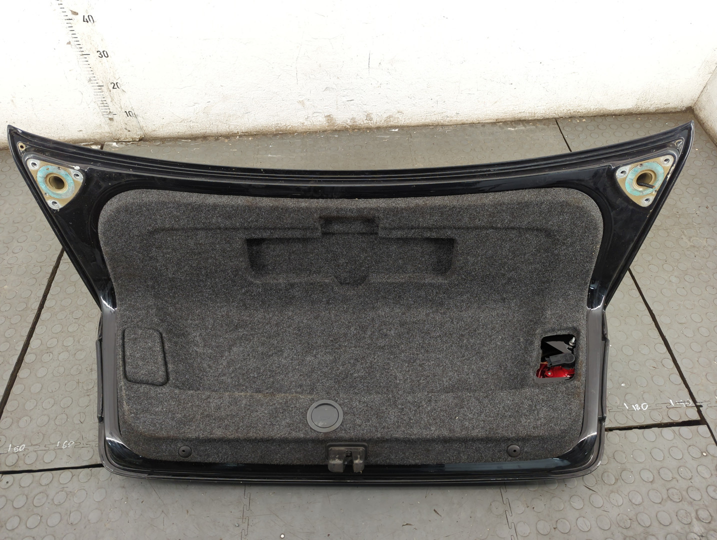 Дверь багажника