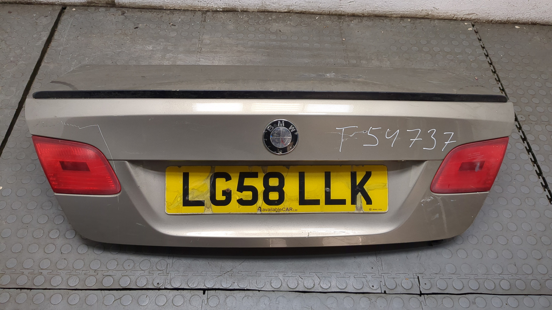 Дверь багажника