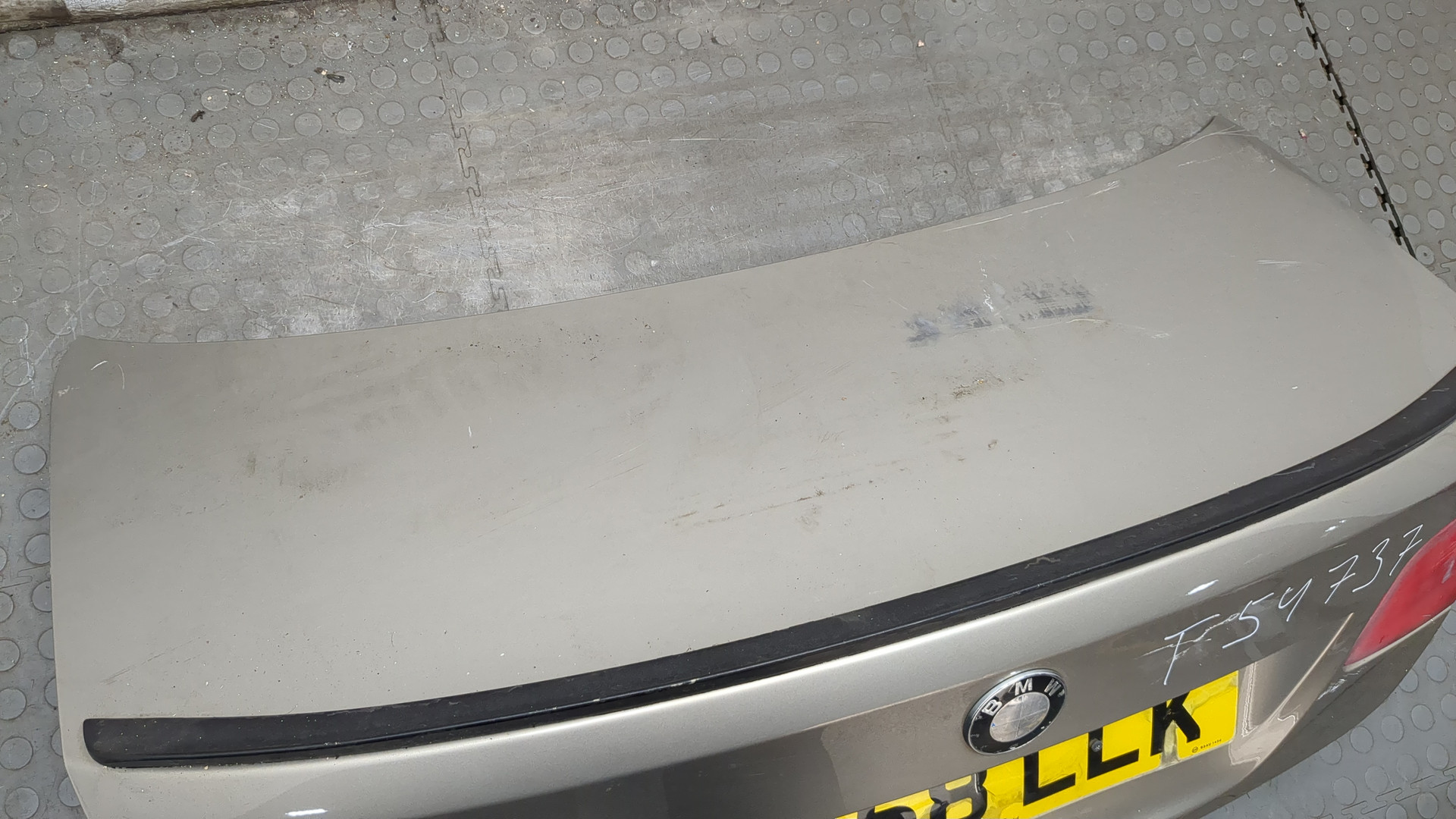 Дверь багажника