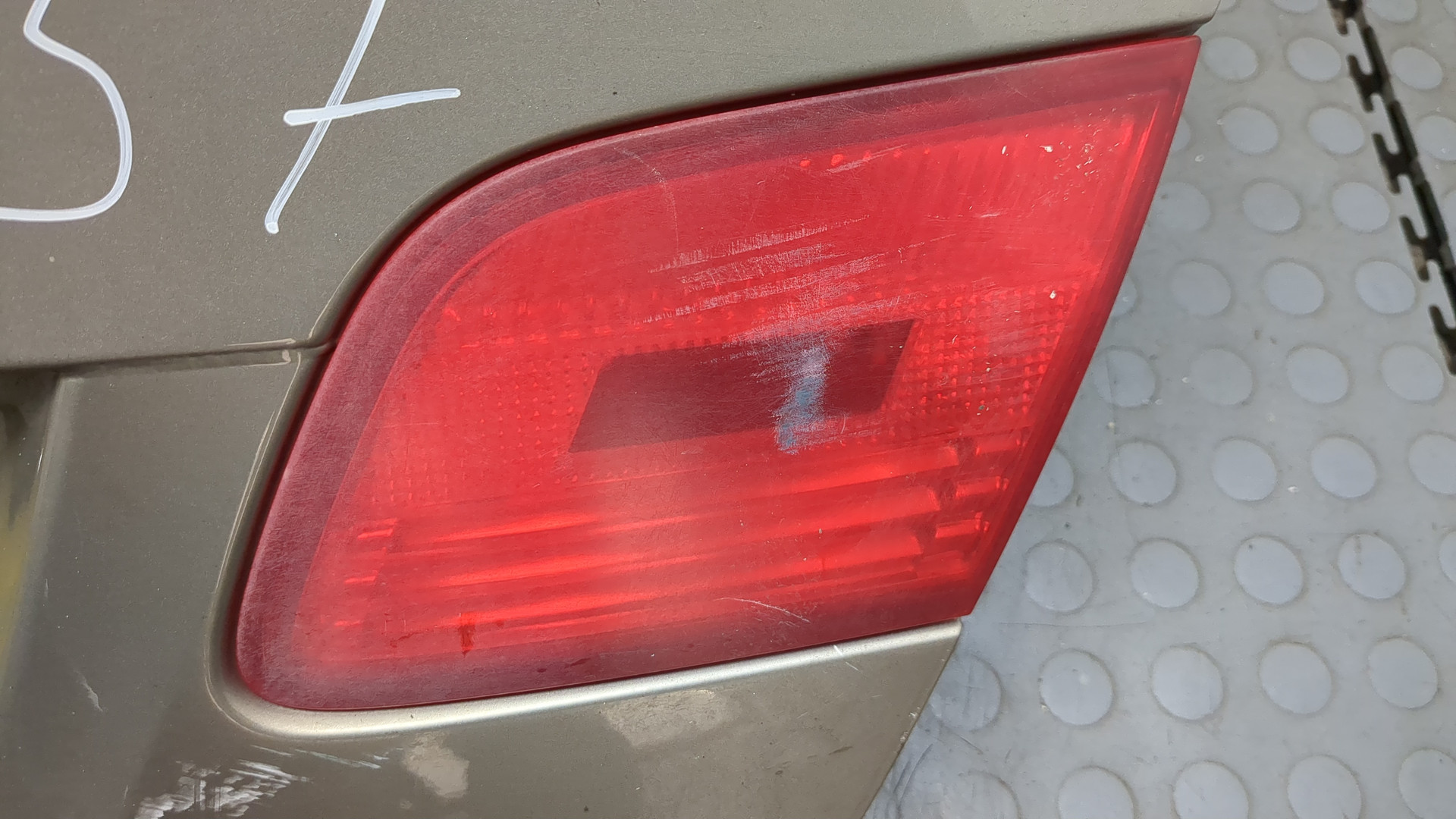 Дверь багажника