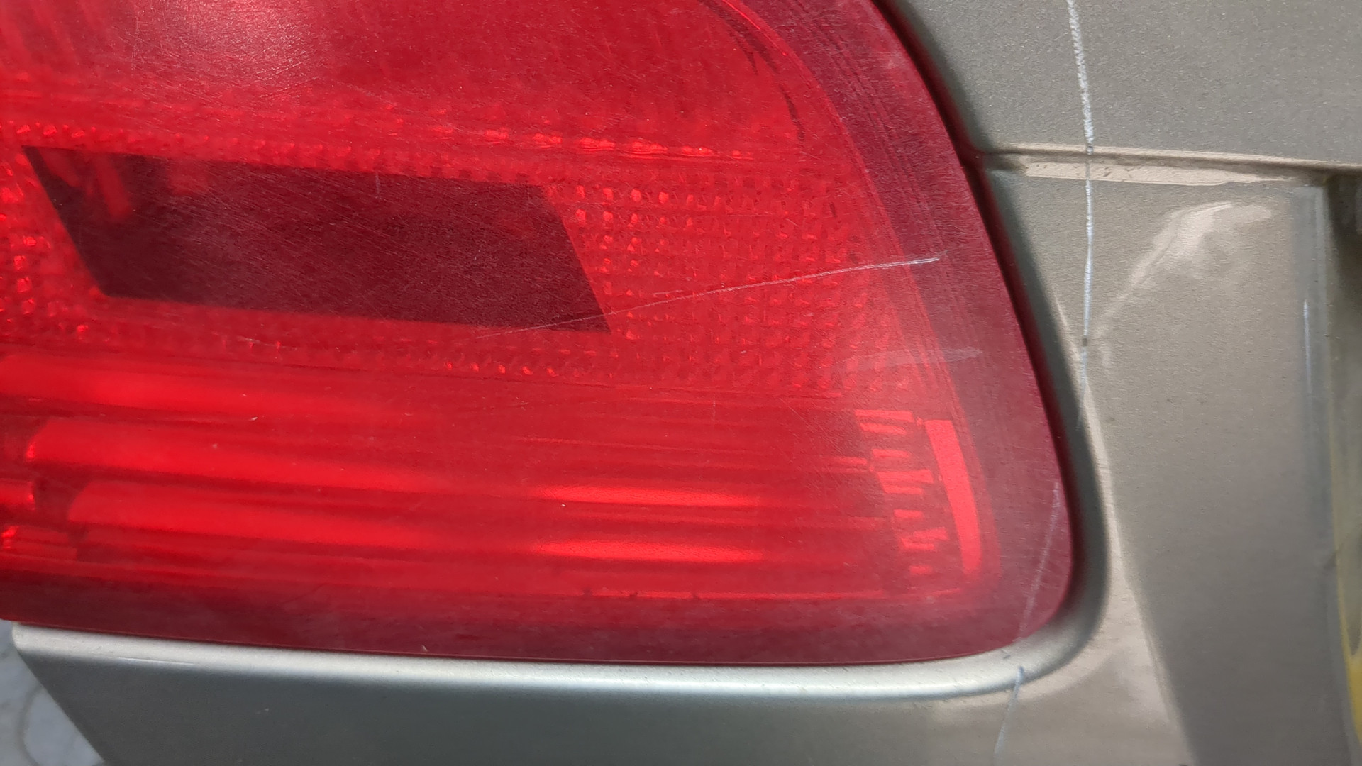 Дверь багажника