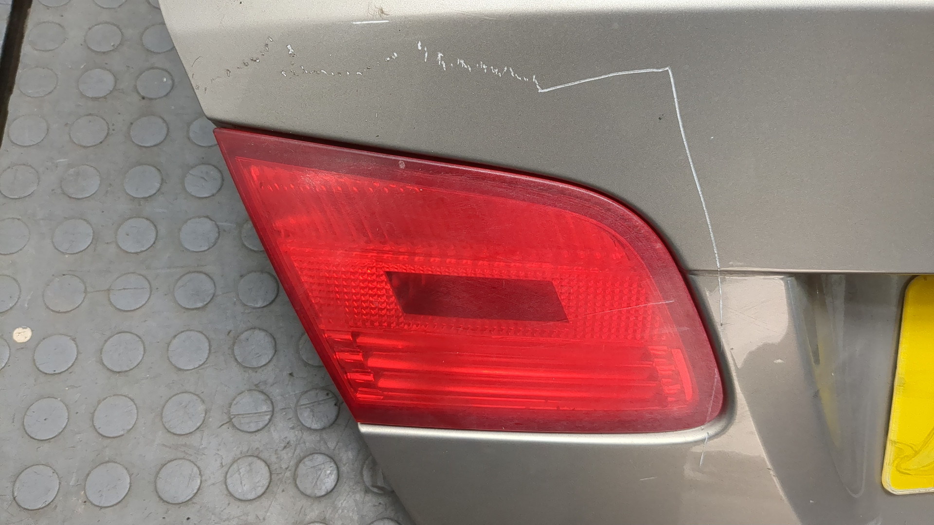 Дверь багажника