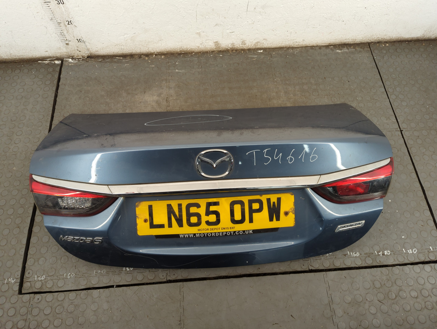 Дверь багажника